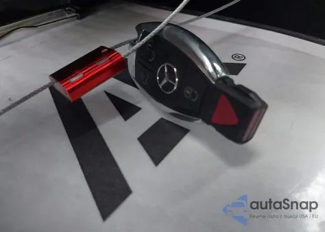 2010 Mercedes-Benz C 300 Luxury 4Matic/Sport 4Matic z USA, uszkodzony, nr VIN WDDGF8BB8AF389808